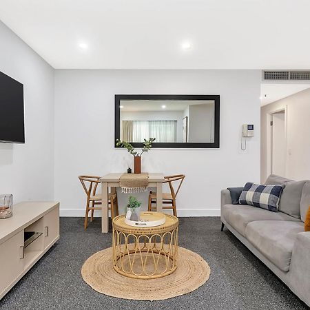 Pier 108 Glenelg Apartment ภายนอก รูปภาพ